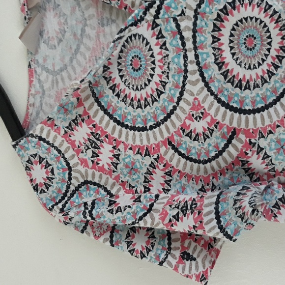 Chico's V neck Medallion Printed Tee Shirt #1295 - Picture 3 of 4